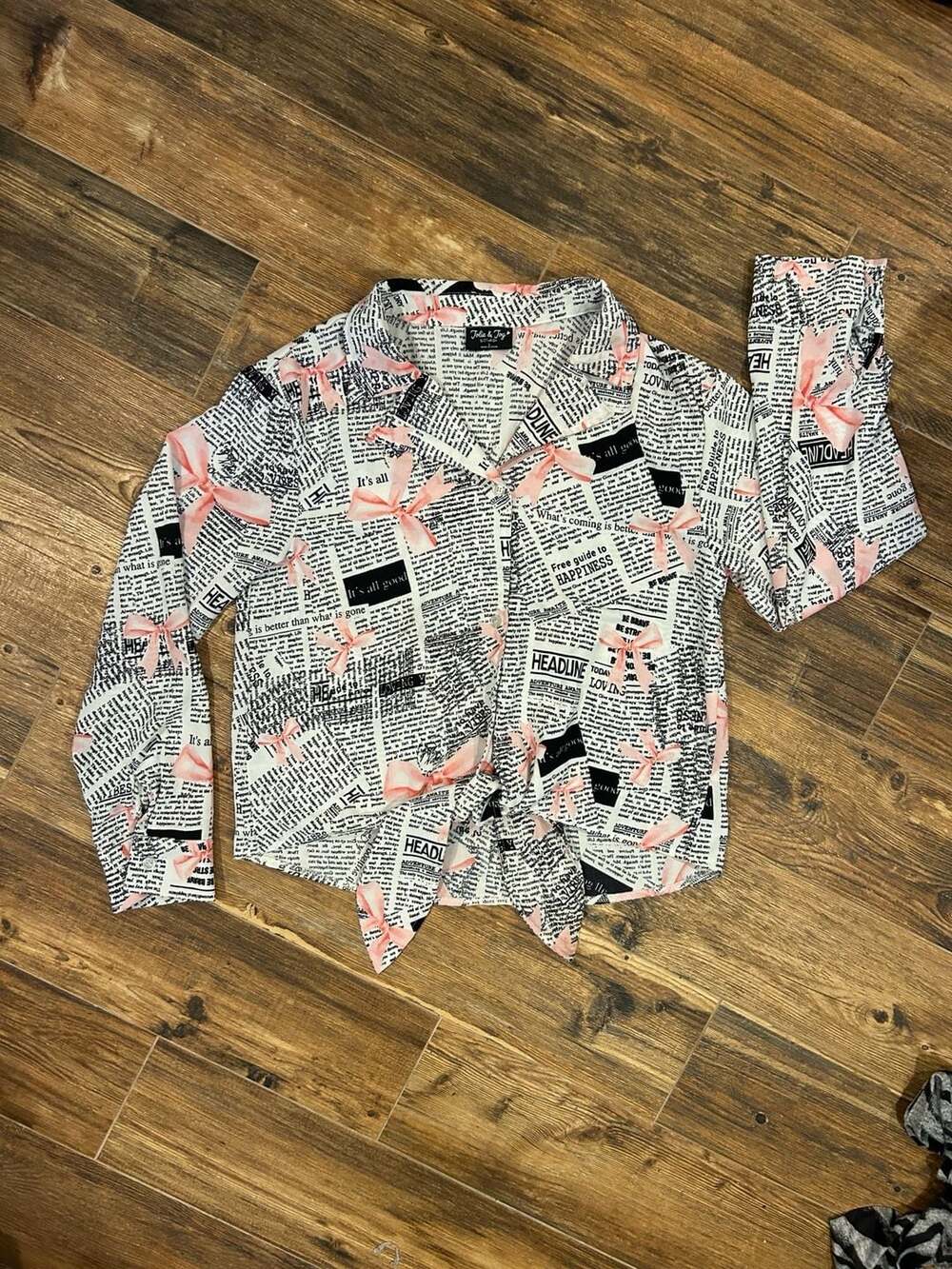 Jolie & Joy Newspaper Print Shirt Size L Bows Lapel